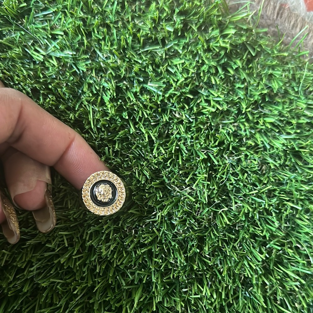 Elegant Gold and Black Women's Ring